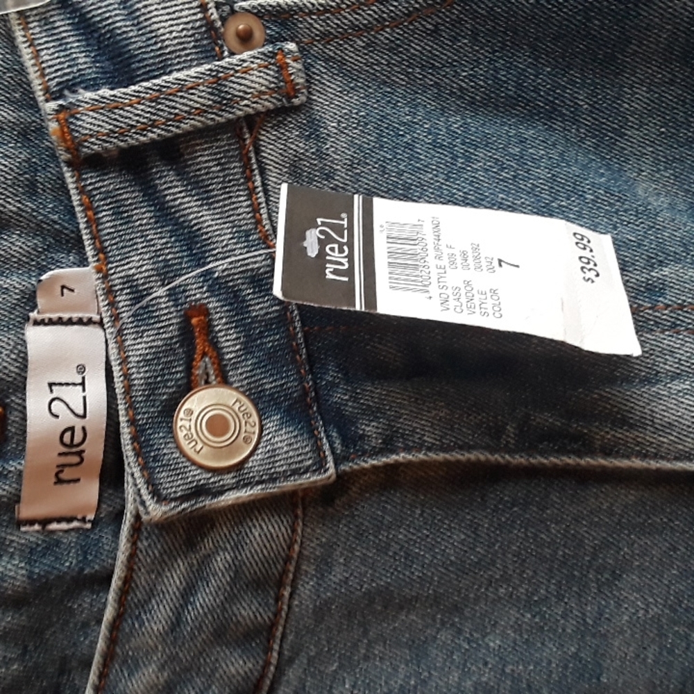 Rue21 size 7 high rise flared jean med wash distressed - Picture 2 of 5